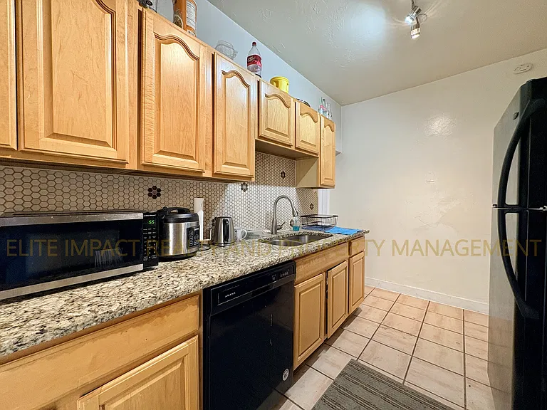 2216 E 6th St #1 — Photo 9
