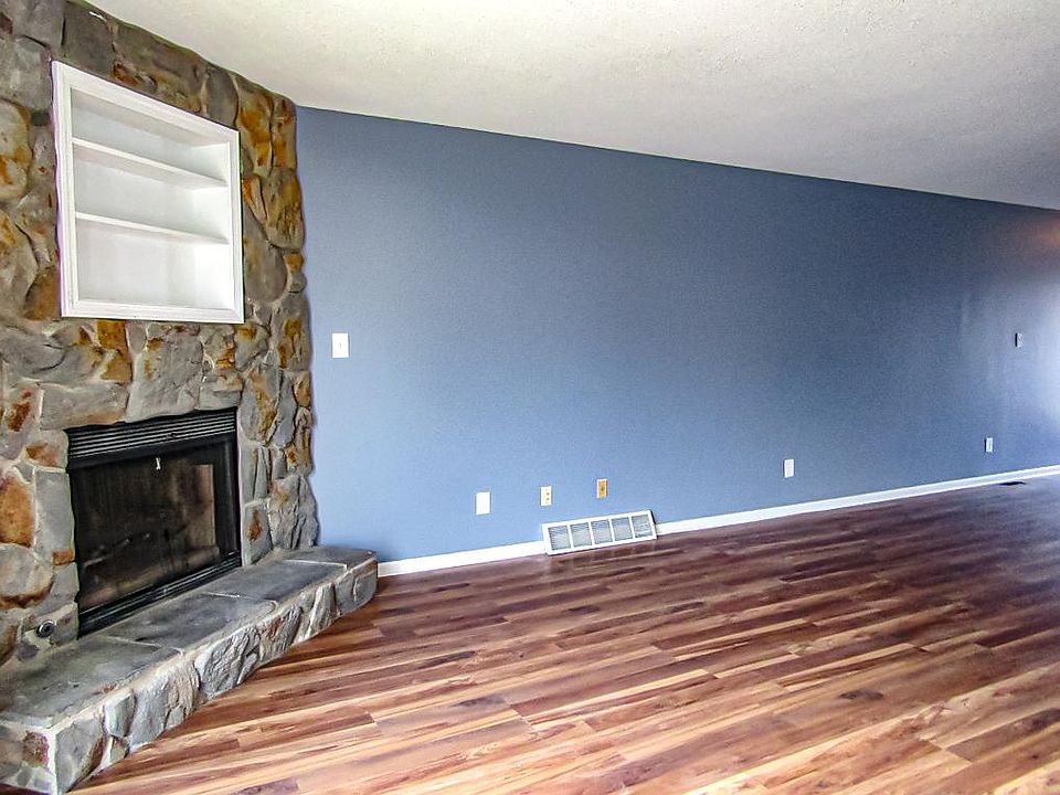 1st image of 9606 W 87th St