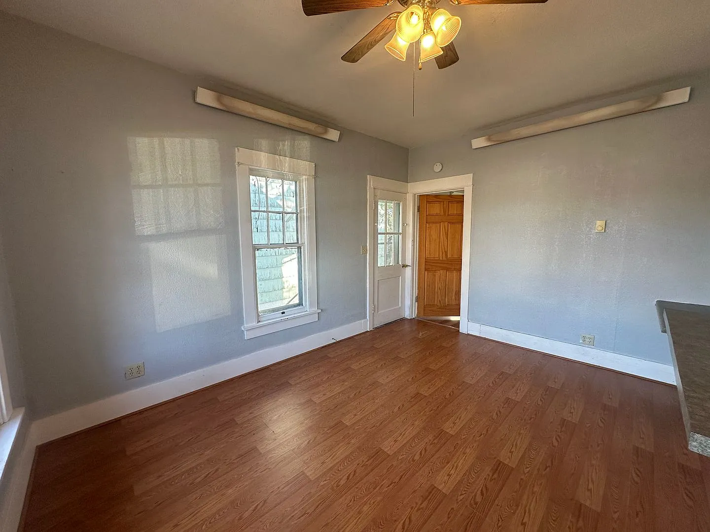 Irisheli - 1102 E 14th St — Photo 3