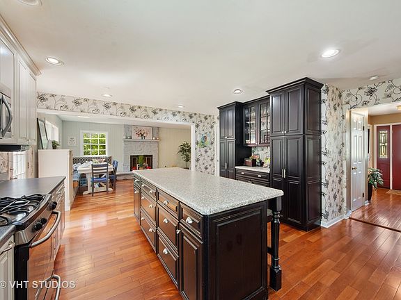 5th image of 570 Cortland Dr