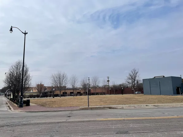 212 Dundee Ave, Elgin, IL 60120