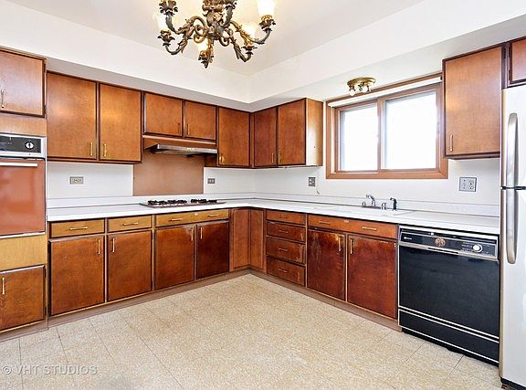 5th image of 381 Beau Dr