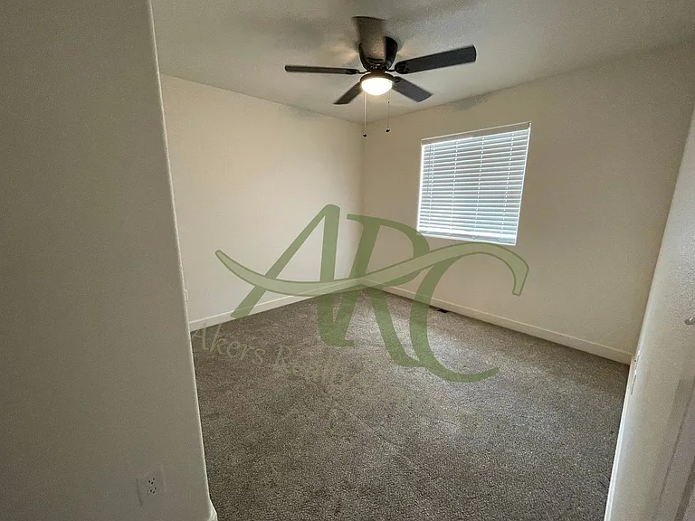 968-970 S Coral Pl — Photo 10