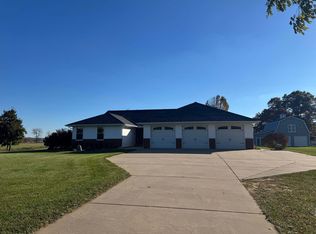 E7555 Ostrander Rd, New London, WI 54961