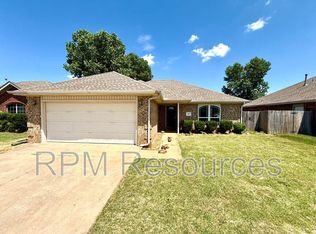 520 S Castle Ridge Ln, Mustang, OK 73064