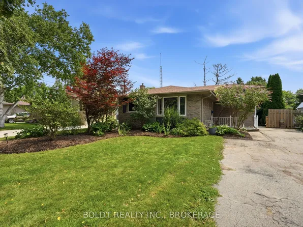 11 Abraham Dr, Saint Catharines, ON L2M 6K7