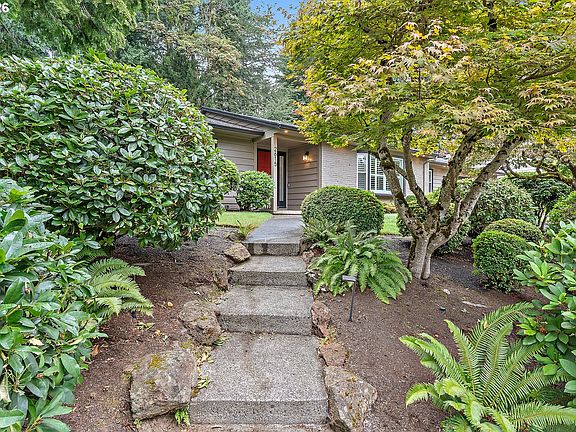 3rd image of 2615 SW Scenic Dr