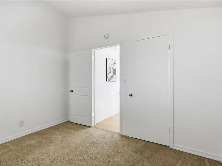 421 Burgoyne St — Photo 18