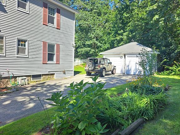 1 garage bay, 1 driveway space