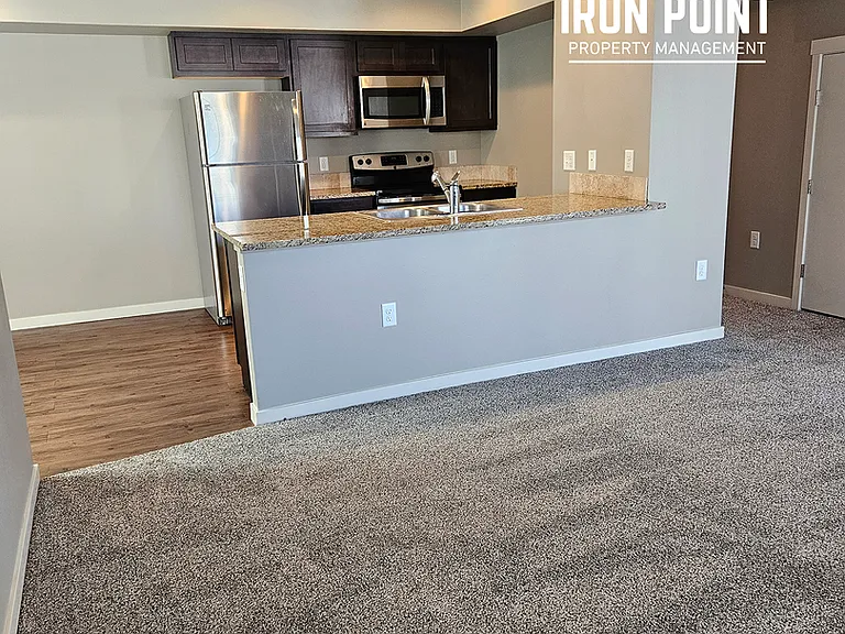 885 E Travel Ln — Photo 11