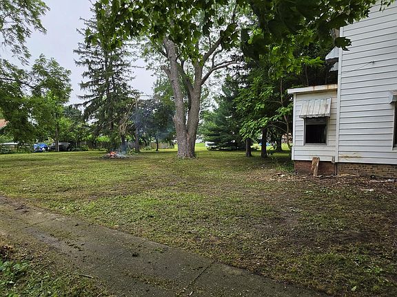 5th image of 202 S 1st St