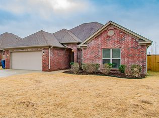 124 Chambery Dr, Maumelle, AR 72113