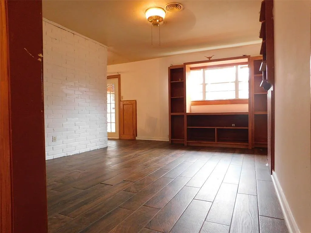 4 bed, 1.5 bath, 1951 sqft, $1,900 — Photo 3