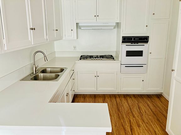 2nd image of 1221 Lyndon St APT 10