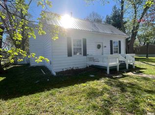 202 N Redwood Ave, Athens, IL 62613