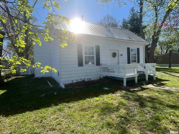 202 N Redwood Ave, Athens, IL 62613