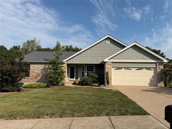 3001 Oakstowne Pl, Saint Louis, MO 63129