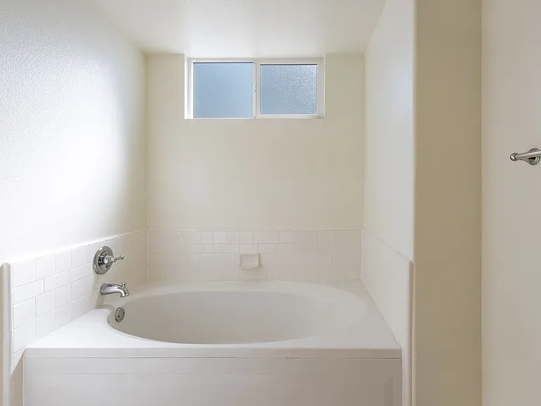 Glenoaks Villas — Photo 39