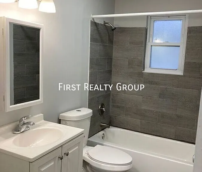 305 N Broadway St #7 — Photo 9
