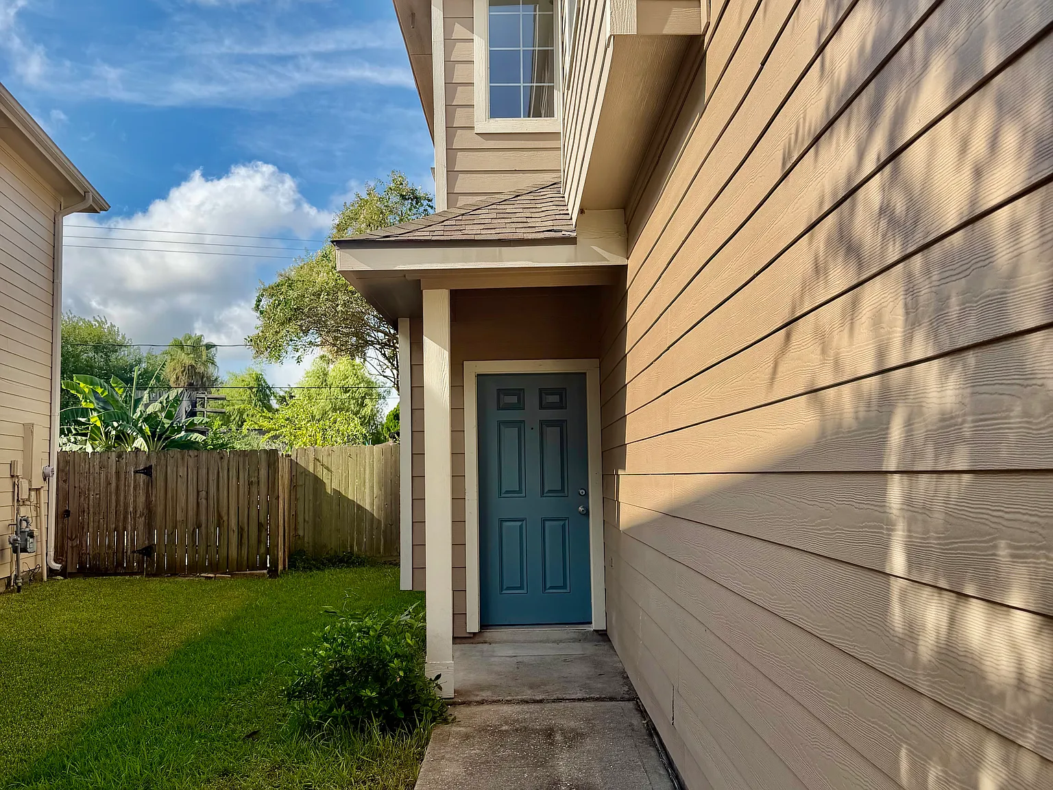 3 bed, 2.5 bath, 1615 sqft, $1,950 — Photo 1
