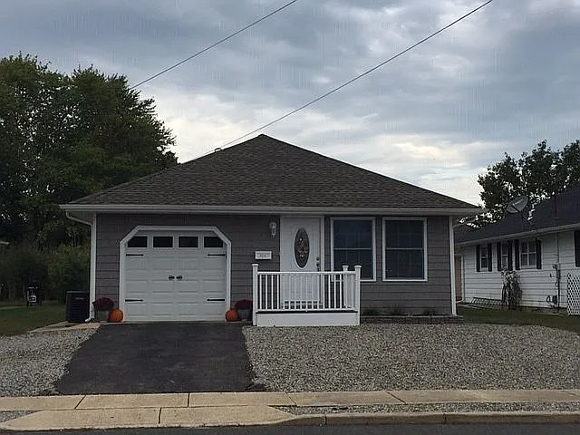 1810 Yorktowne Blvd photo 1