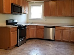 305 Prospect St #1R, Pawtucket, RI 02860