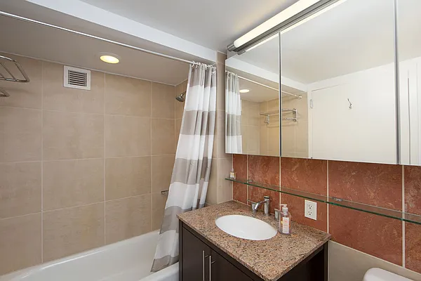 Rented by Lakshmi Capital Management LLC  | media 15