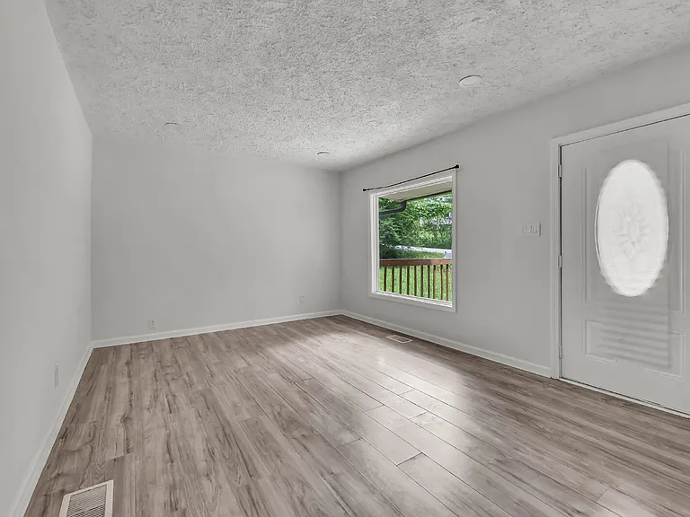 1010 Ridgecrest Dr — Photo 8