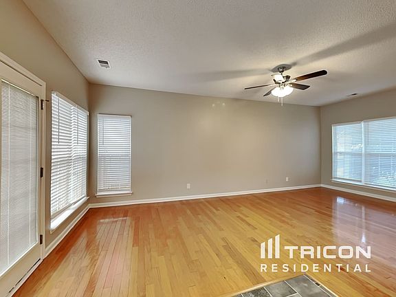 3rd image of 2158 Wexford Way