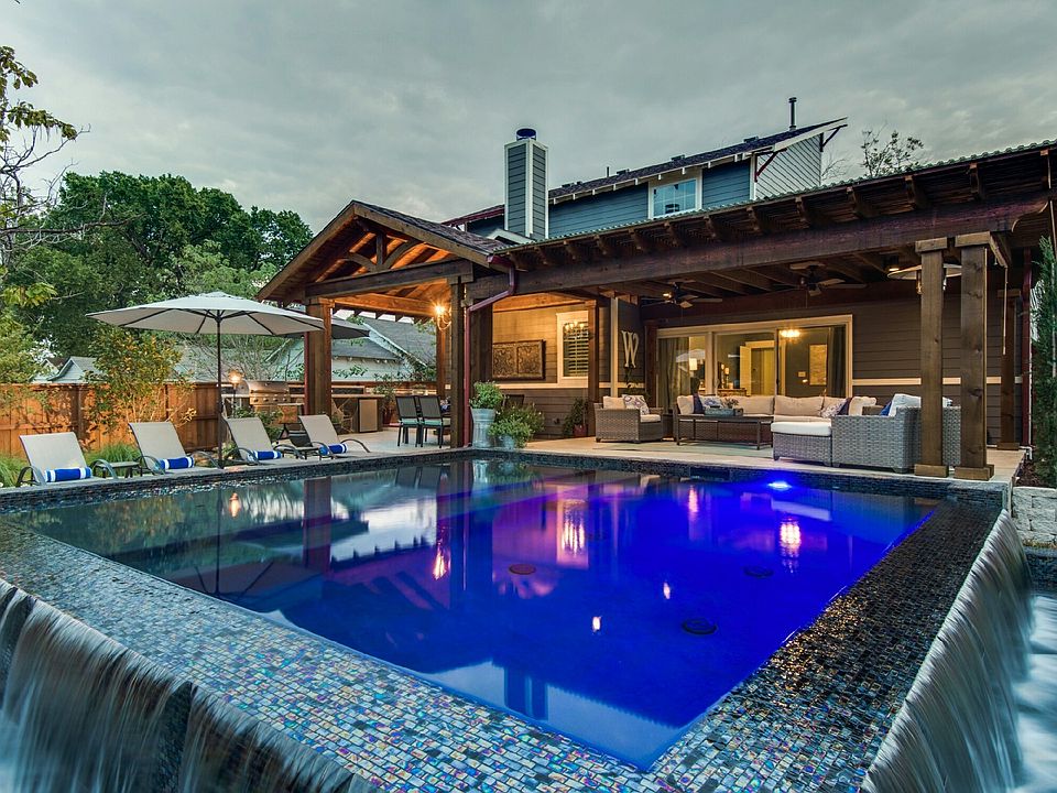 Custom infinity edge pool