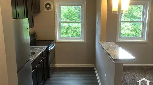 2 bed, 656 sqft, $1,465 — Photo 2
