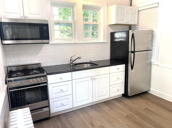 271 Woodbury Rd #1R, Huntington, NY 11743