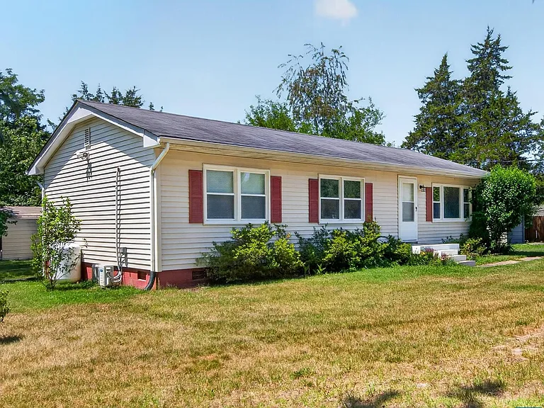 625 S Spotswood Trl — Photo 2