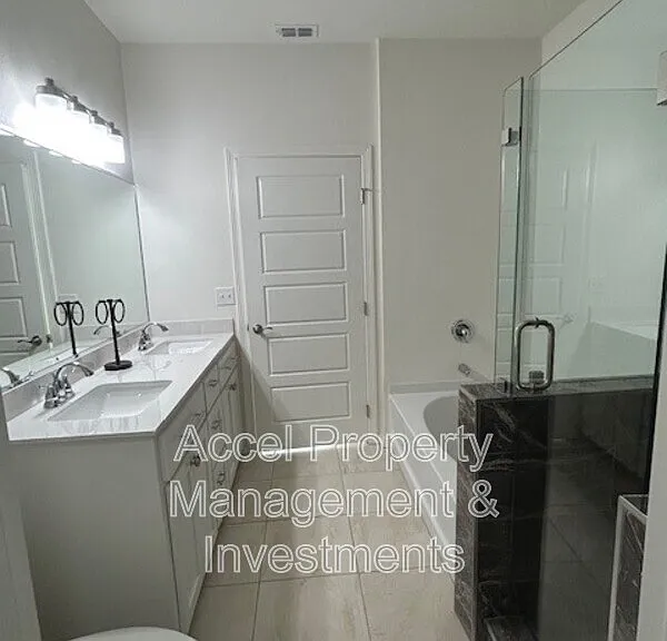 2325 N Peking St — Photo 8