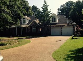 1001 Pine Ridge Dr, Canton, MS 39046