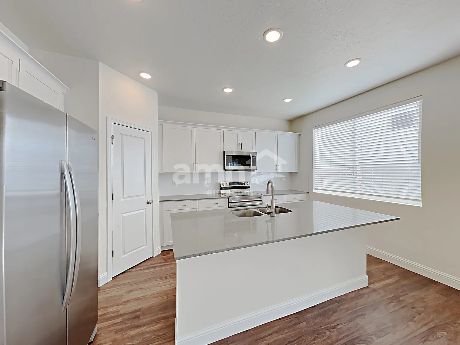 4 bed, 3.5 bath, 2455 sqft, $2,510 — Photo 4
