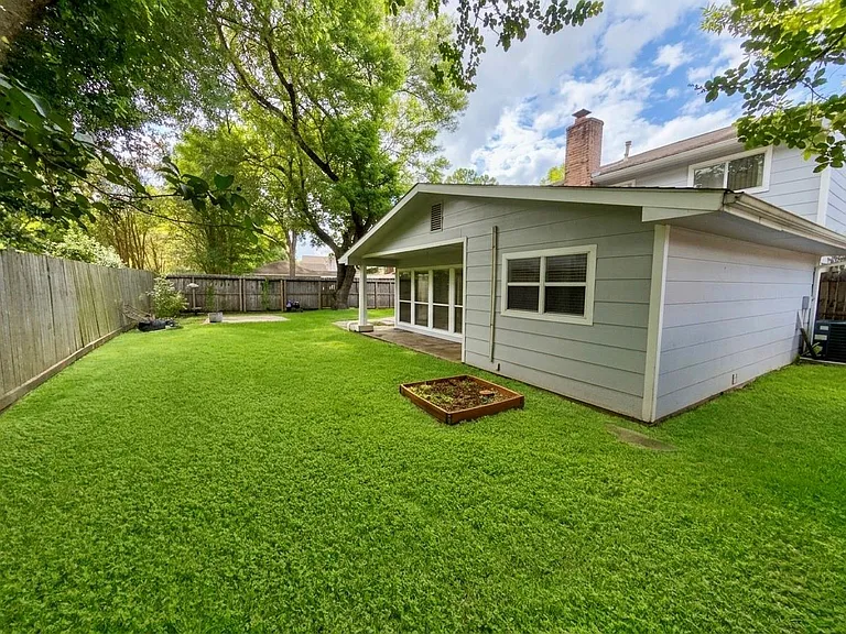 14011 Wickersham Ln — Photo 23