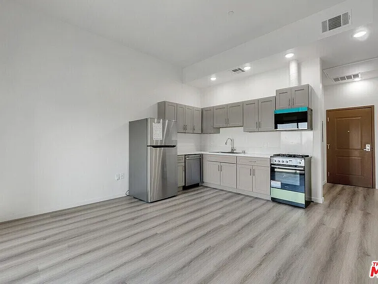 983 Dewey Ave #204 — Photo 6