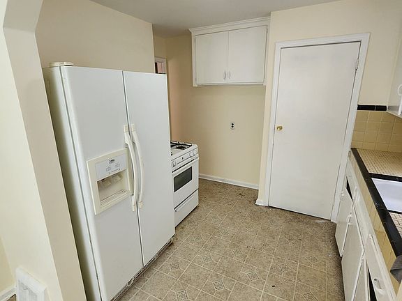 4th image of 6817 Warwick St
