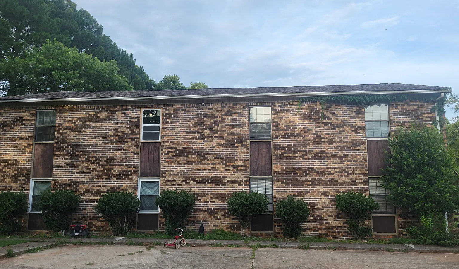 2 bed, 1.0 bath, 870 sqft, $850 — Photo 1