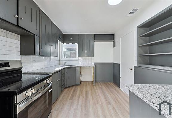 5th image of 1510 Carlisle Ct #T