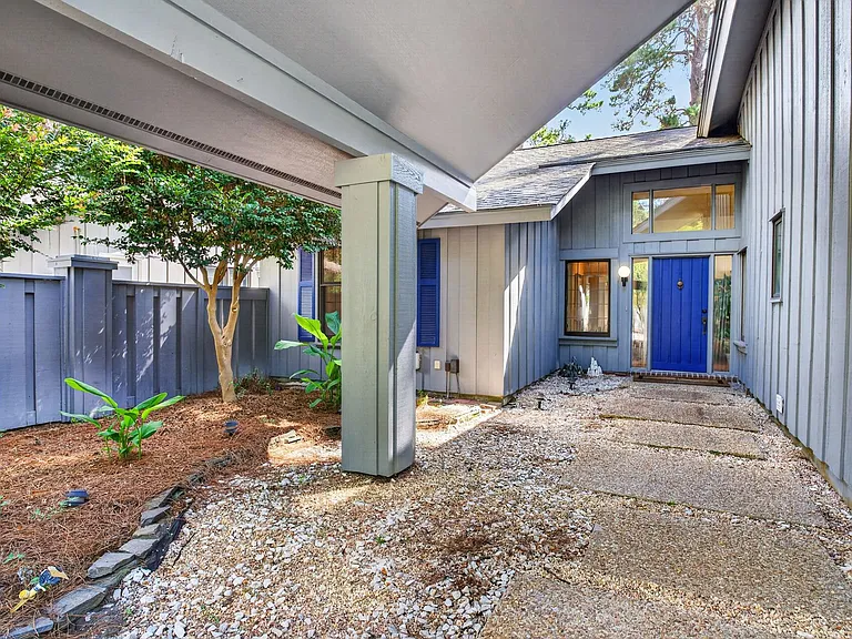 30 Village Green Cir — Photo 3