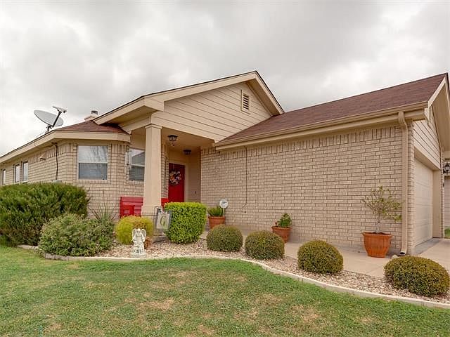 Single story brick home in Hornsby Glen.