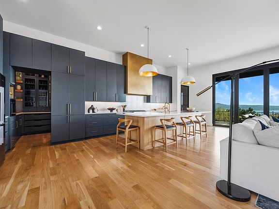 5th image of 20 Waterview Garden Ln