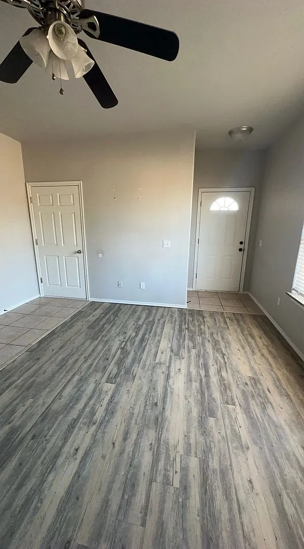 3br 2ba duplex in Newcastle!! — Photo 4