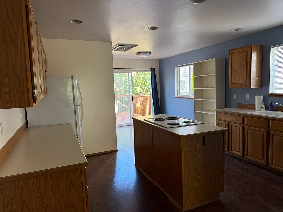 Kitchen, as seen from the living room / hallway