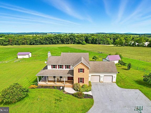 3rd image of 115 Creekland Dr