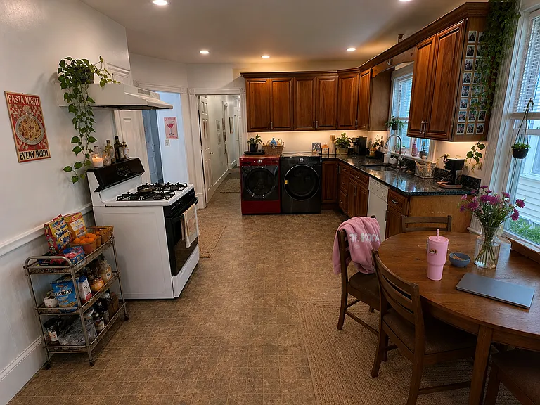 598-602 Putnam Ave #3 — Photo 3