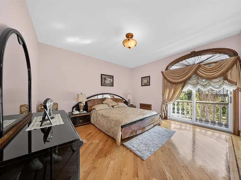 16225 Cryders Ln — Photo 13