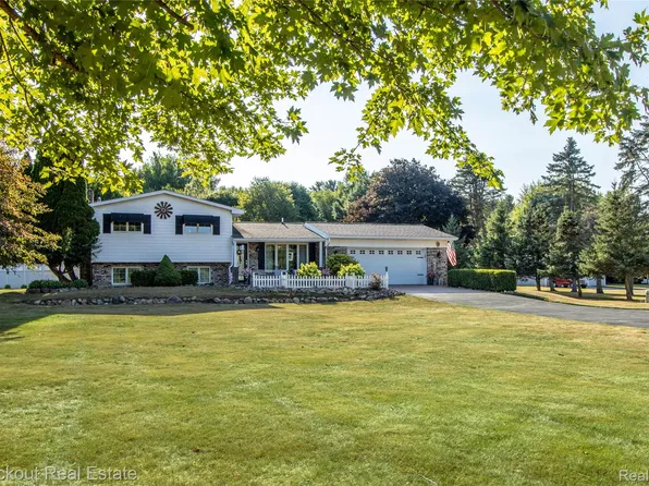 14720 Lincoln Rd, Chesaning, MI 48616